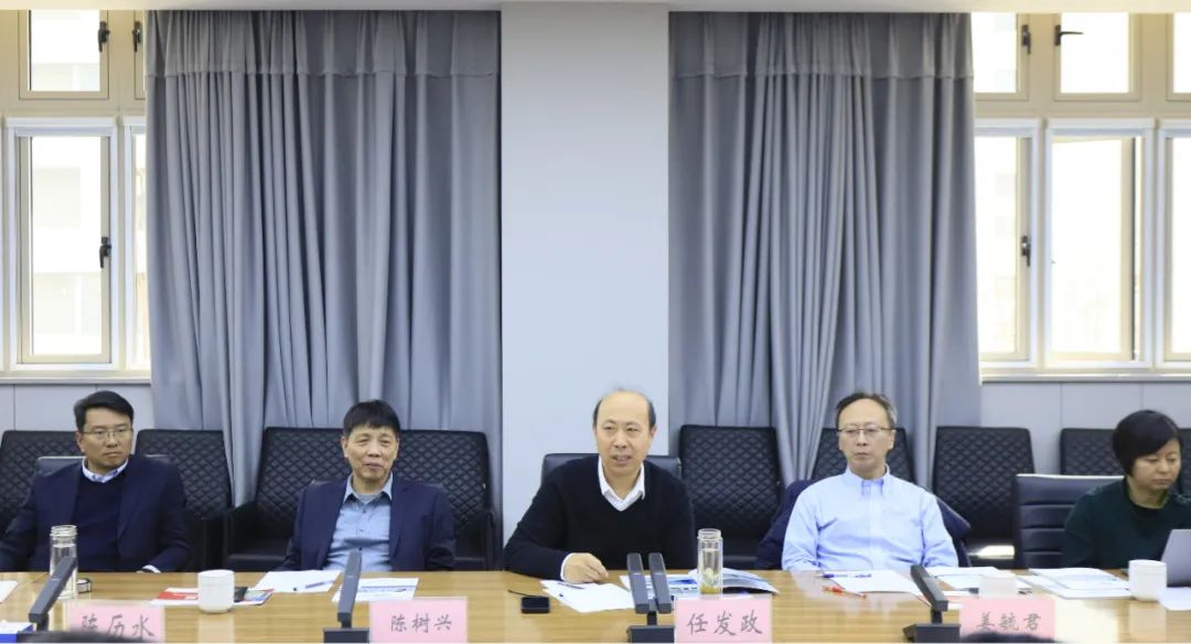 花花牛乳業(yè)集團(tuán)黨委書(shū)記、董事長(zhǎng)唐洪峰一行赴中原食品實(shí)驗(yàn)室同中國(guó)工程院院士、中原食品實(shí)驗(yàn)室主任任發(fā)政座談交流