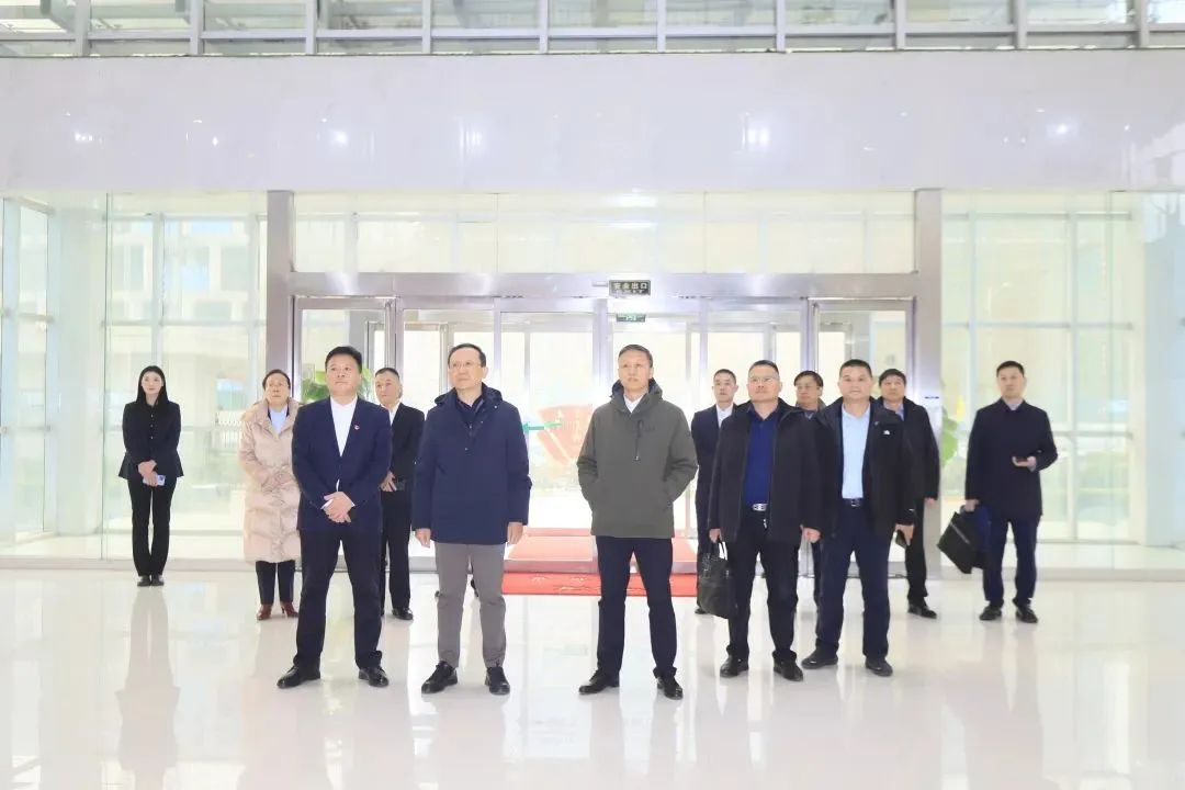 省政府國資委黨委書記、主任李濤一行到花花牛乳業(yè)集團(tuán)調(diào)研