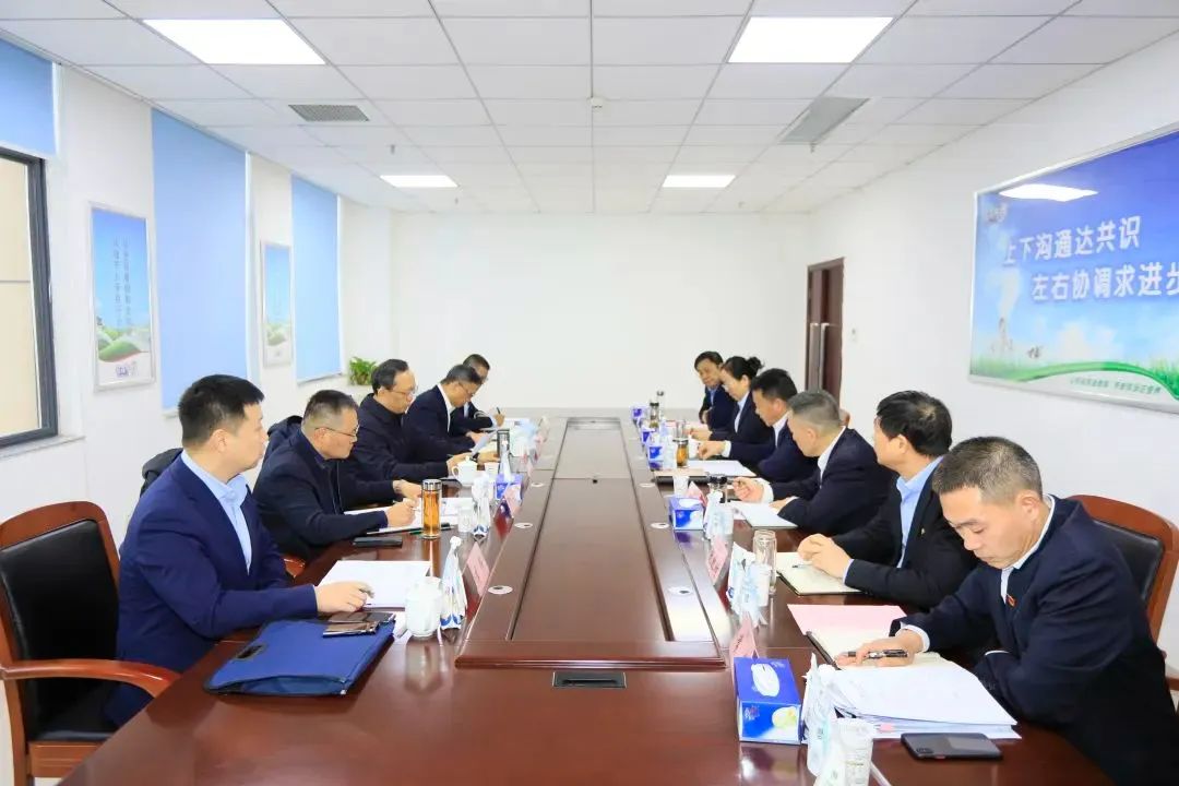 省政府國資委黨委書記、主任李濤一行到花花牛乳業(yè)集團(tuán)調(diào)研