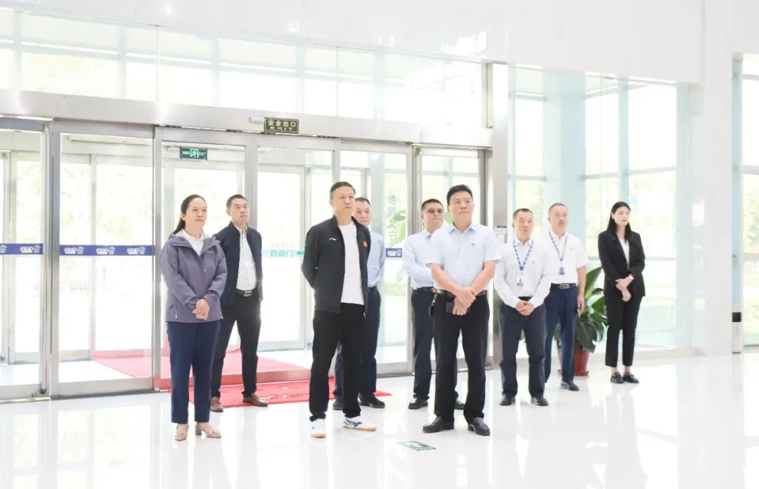 快樂過“雙節(jié)”，安全不放假｜河南農投集團黨委書記、董事長李曉寰一行蒞臨花花牛乳業(yè)集團開展“雙節(jié)”安全生產(chǎn)大檢查活動并慰問一線職工、