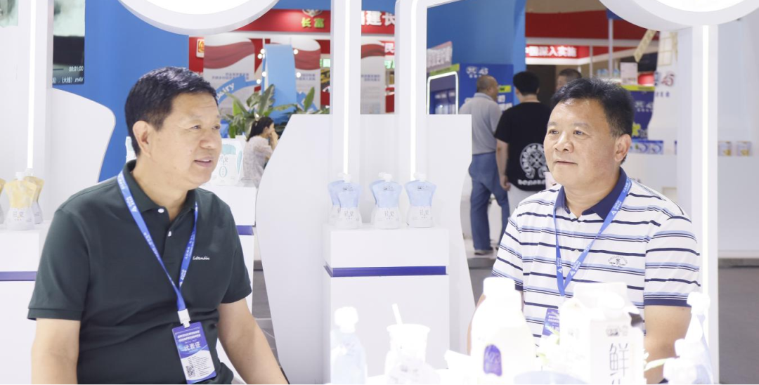 啟航新征程 點(diǎn)亮新賽道丨花花牛乳業(yè)集團(tuán)參加第十四屆中國奶業(yè)大會暨D20峰會，榮獲“中國乳制品生產(chǎn)企業(yè)現(xiàn)代化等級5A級”評定殊榮