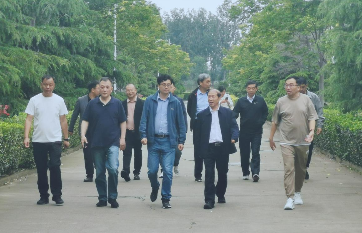 花花牛丨河南農(nóng)業(yè)大學(xué)黨委副書記、校長介曉磊一行蒞臨花花牛河南瑞亞參觀調(diào)研