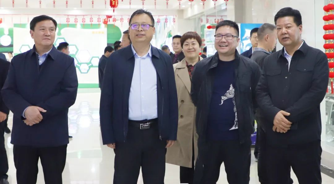 花花牛丨駐馬店市遂平縣政協(xié)黨組書(shū)記、主席張衛(wèi)東一行蒞臨花花牛魯山瑞亞牧場(chǎng)參觀