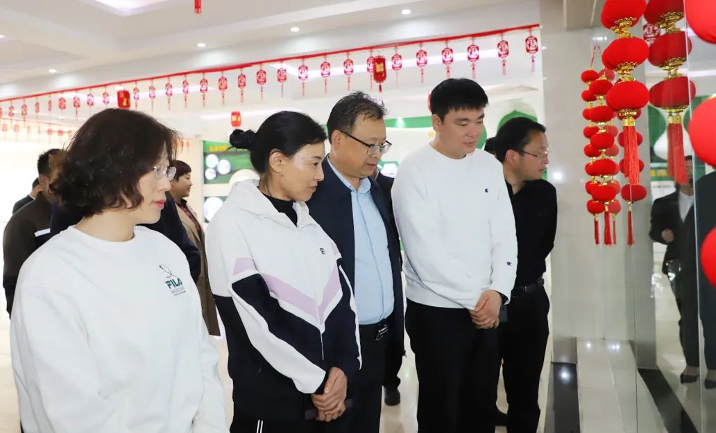 花花牛丨駐馬店市遂平縣政協(xié)黨組書(shū)記、主席張衛(wèi)東一行蒞臨花花牛魯山瑞亞牧場(chǎng)參觀