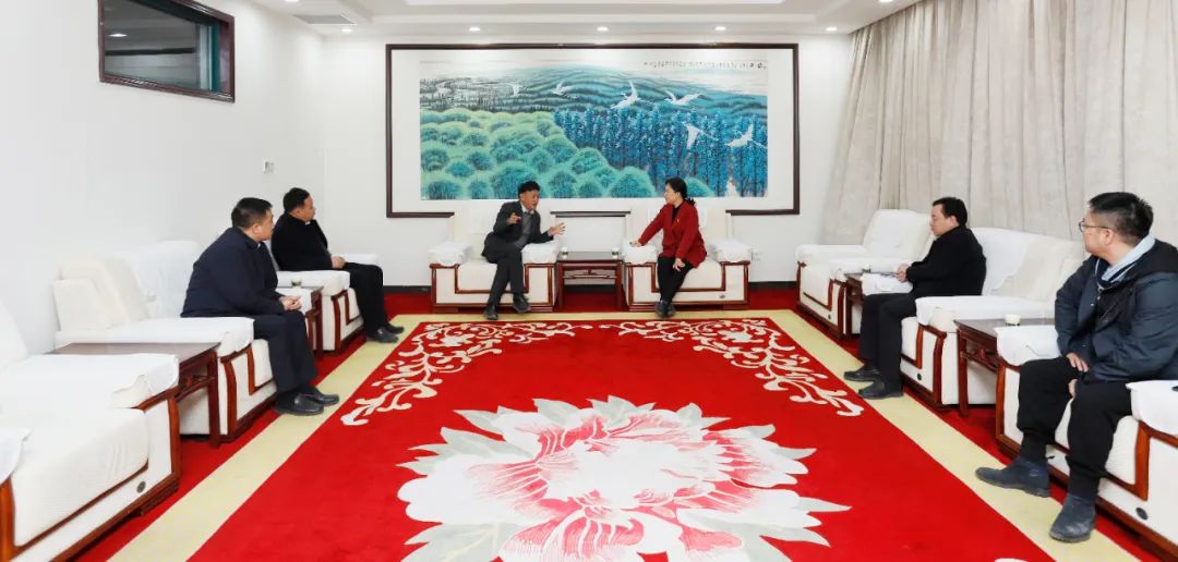 發(fā)揮產(chǎn)業(yè)優(yōu)勢 助力鄉(xiāng)村振興 | 民權(quán)縣委副書記、縣長王靜嫻會見關(guān)曉彥董事長一行