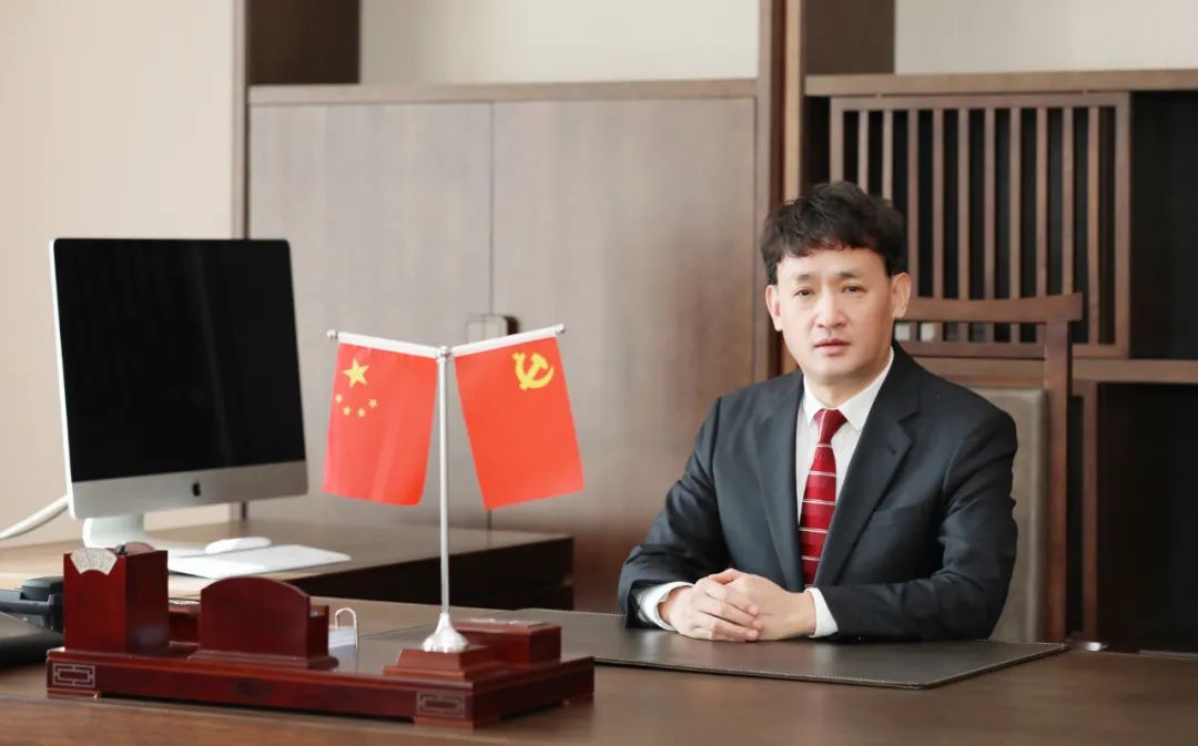 雙雙獲獎 喜事連連｜ 花花牛乳業(yè)集團(tuán)榮獲“河南省知名品牌”獎，董事長關(guān)曉彥榮膺“2022年度品牌人物”