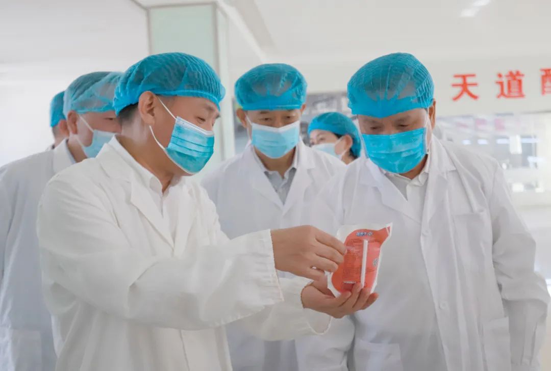 快訊丨河南省人民政府副省長(zhǎng)武國(guó)定蒞臨花花牛乳業(yè)集團(tuán)瑞亞牧業(yè)調(diào)研奶源基地建設(shè)情況 快訊丨河南省人民政府副省長(zhǎng)武國(guó)定蒞臨花花牛乳業(yè)集團(tuán)瑞亞牧業(yè)調(diào)研奶源基地建設(shè)情況