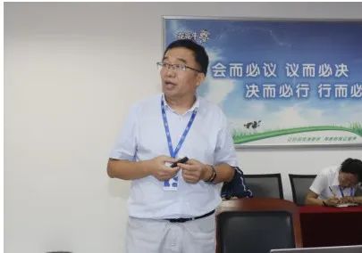 繼往開來 · 再創(chuàng)輝煌 | 花花牛乳業(yè)集團(tuán)召開9月營銷、養(yǎng)殖及飼料月度經(jīng)營工作會(huì)議