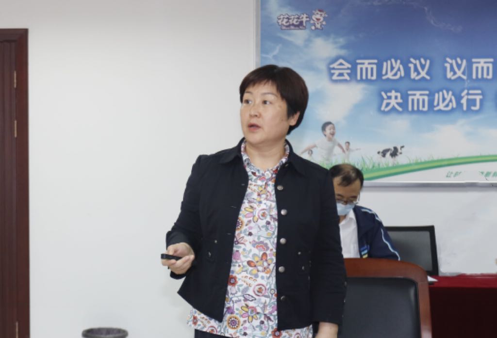 繼往開來 · 再創(chuàng)輝煌 | 花花牛乳業(yè)集團(tuán)召開9月營銷、養(yǎng)殖及飼料月度經(jīng)營工作會(huì)議