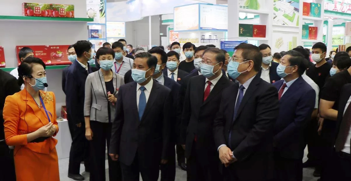 喜報(bào) | 花花牛輕覺(jué)酸奶榮獲第二十四屆中國(guó)農(nóng)產(chǎn)品加工業(yè)投資貿(mào)易洽談會(huì)金質(zhì)產(chǎn)品獎(jiǎng)