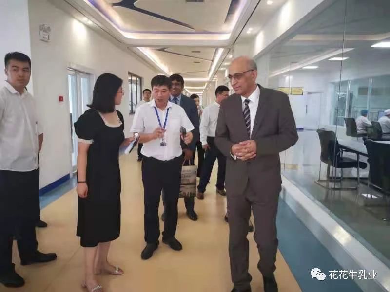 巴基斯坦駐華大使莫因·哈克 蒞臨花花牛乳業(yè)集團(tuán)參觀訪(fǎng)問(wèn)