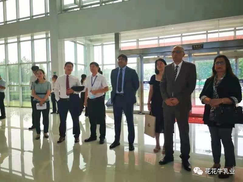 巴基斯坦駐華大使莫因·哈克 蒞臨花花牛乳業(yè)集團(tuán)參觀訪(fǎng)問(wèn)