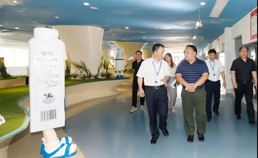 快訊 | 河南省人民政府食品安全委員會辦公室第三批食品安全示范區(qū)驗收組領(lǐng)導(dǎo)蒞臨花花牛乳業(yè)集團(tuán)驗收食品安全示范區(qū)建設(shè)情況