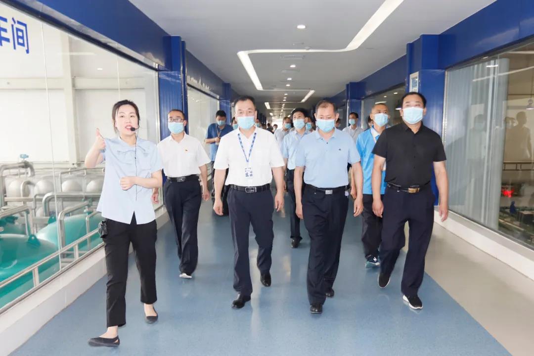 鄭州市安全生產雙重預防體系建設現(xiàn)場觀摩會在花花牛乳業(yè)集團鄭州分公司召開