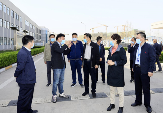 鄭州市人大副主任孫黎、市政府副市長李喜安一行 蒞臨花花牛開展“三送一強”活動