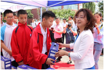 “健康中原，牛奶伴您行——花花牛乳業(yè)集團(tuán)2018中國小康牛奶行動(dòng)” 公益助學(xué)啟動(dòng)儀式隆重舉行