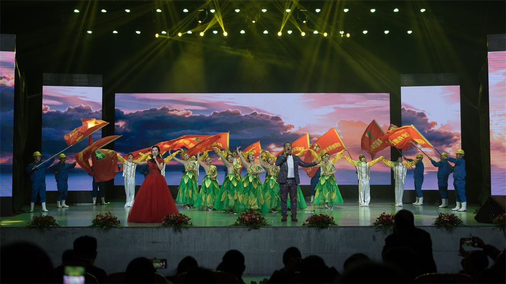 “不忘初心、聚力前行” 花花牛集團2018迎新春聯(lián)歡會隆重舉行