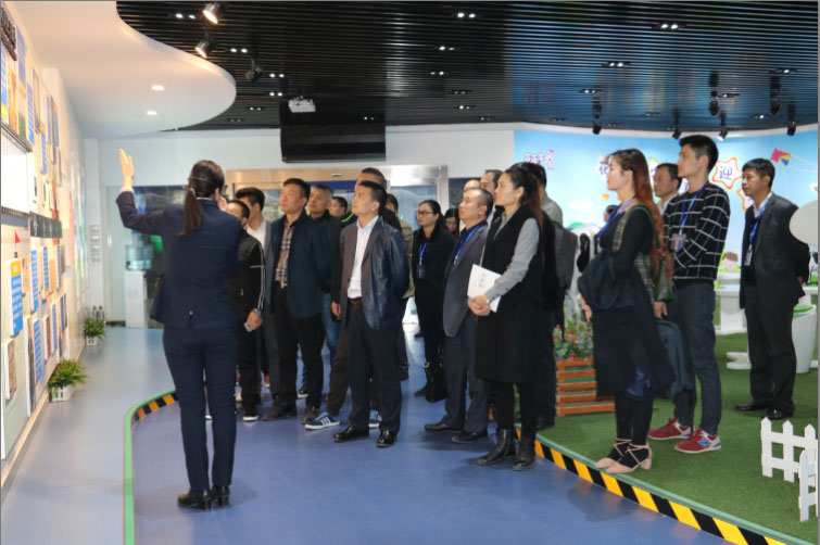 商界領(lǐng)袖俱樂部精英參訪花花牛！