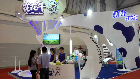 花花牛牛氣沖天！農(nóng)業(yè)部長品嘗“領(lǐng)暢”點(diǎn)贊，又獲國際奶業(yè)平臺青睞