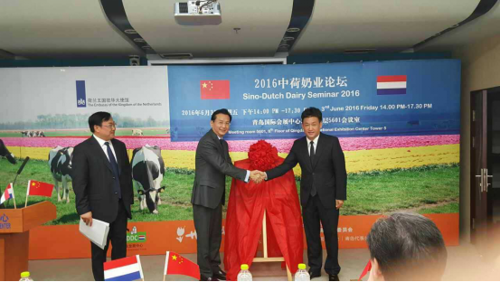 花花牛牛氣沖天！農(nóng)業(yè)部長品嘗“領(lǐng)暢”點(diǎn)贊，又獲國際奶業(yè)平臺青睞