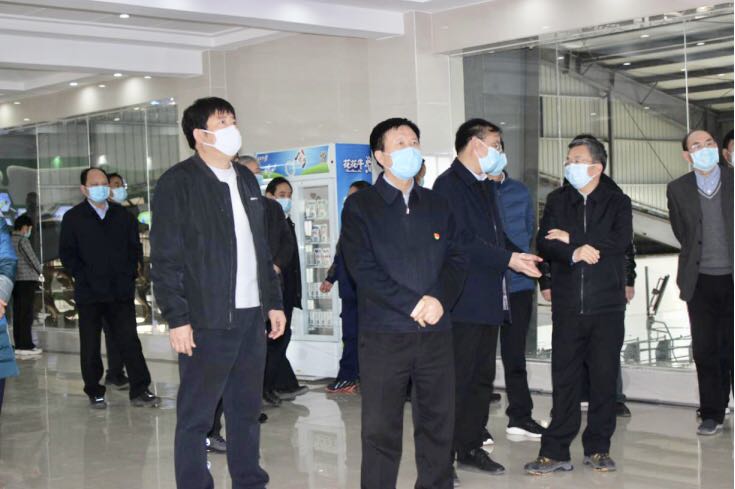 平頂山市委書(shū)記周斌一行蒞臨花花牛乳業(yè)集團(tuán) 魯山瑞亞牧業(yè)有限公司調(diào)研疫情防控和復(fù)工復(fù)產(chǎn)情況