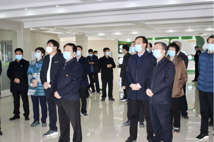 平頂山市委書(shū)記周斌一行蒞臨花花牛乳業(yè)集團(tuán) 魯山瑞亞牧業(yè)有限公司調(diào)研疫情防控和復(fù)工復(fù)產(chǎn)情況