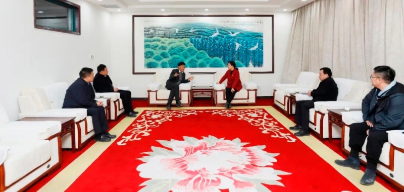 發(fā)揮產(chǎn)業(yè)優(yōu)勢 助力鄉(xiāng)村振興 | 民權縣委副書記、縣長王靜嫻會見關曉彥董事長一行