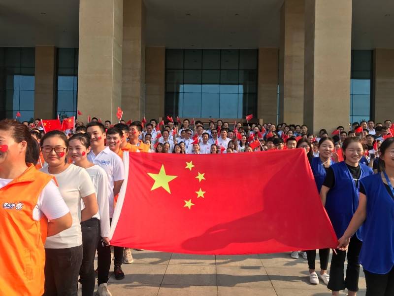 花花牛 唱紅歌 祝福我的國(guó)?。?！