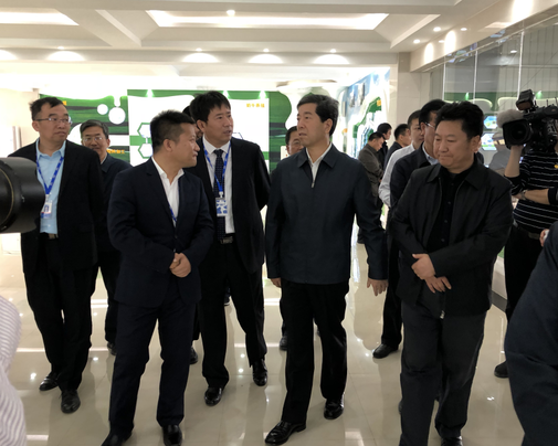 河南省委副書記、省長陳潤兒一行蒞臨 花花牛集團魯山瑞亞牧業(yè)有限公司視察調研