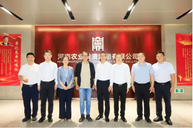 東方甄選俞敏洪先生到訪河南農(nóng)投集團(tuán)，品嘗花花牛產(chǎn)品并給予高度評(píng)價(jià)